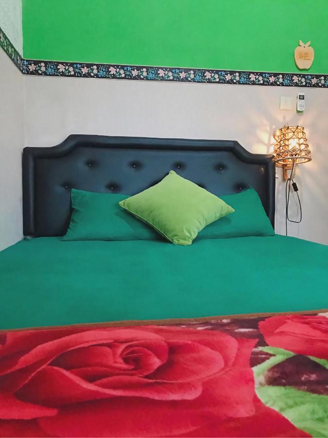 Glory Homestay Yogyakarta Exterior photo