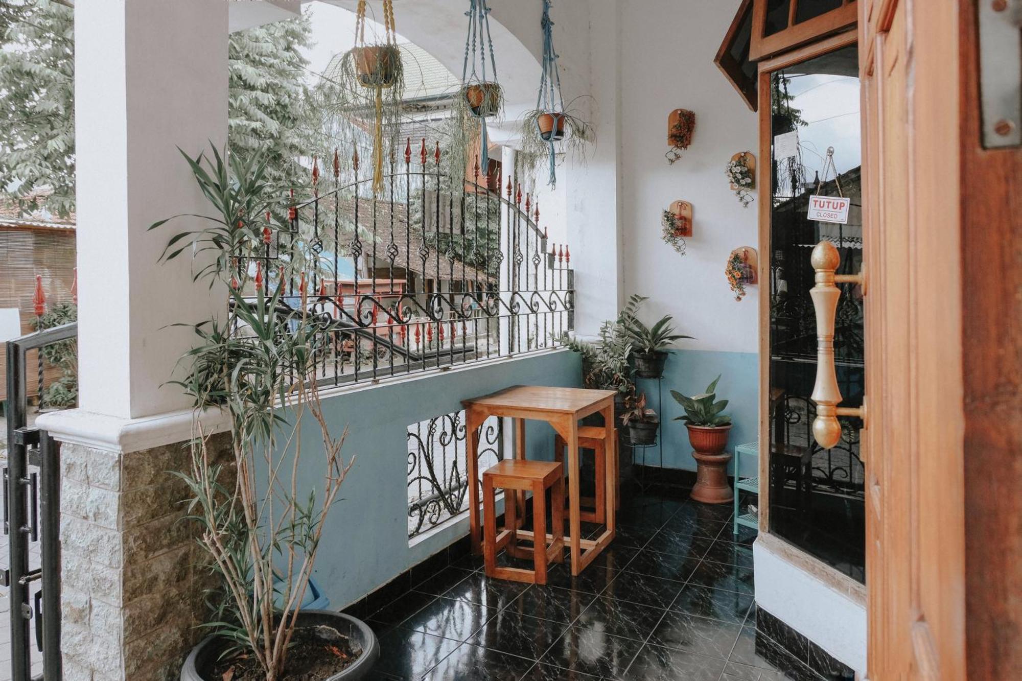 Glory Homestay Yogyakarta Exterior photo