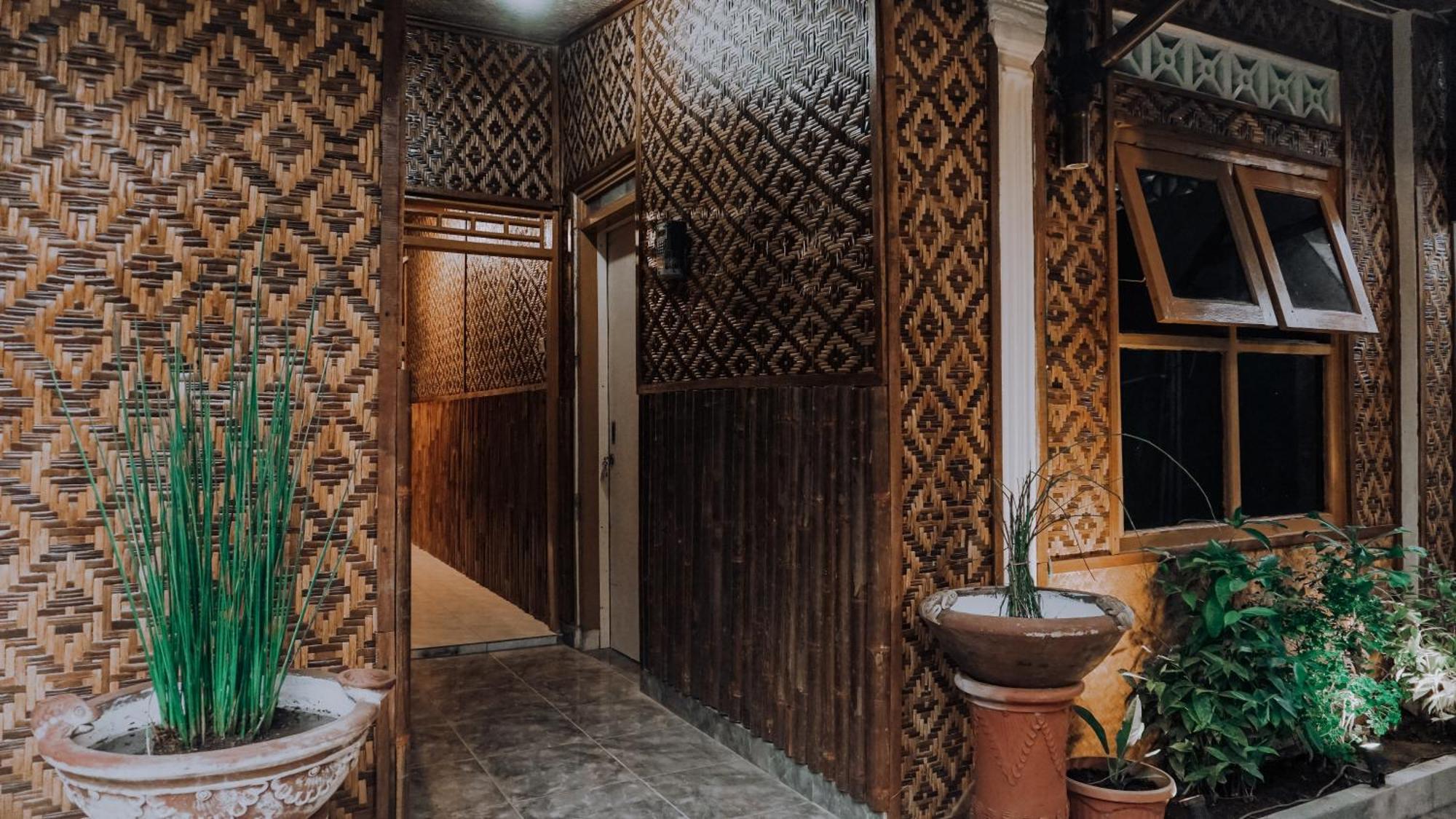 Glory Homestay Yogyakarta Exterior photo