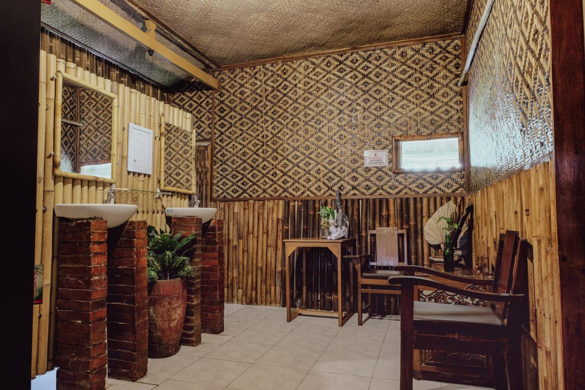 Glory Homestay Yogyakarta Exterior photo