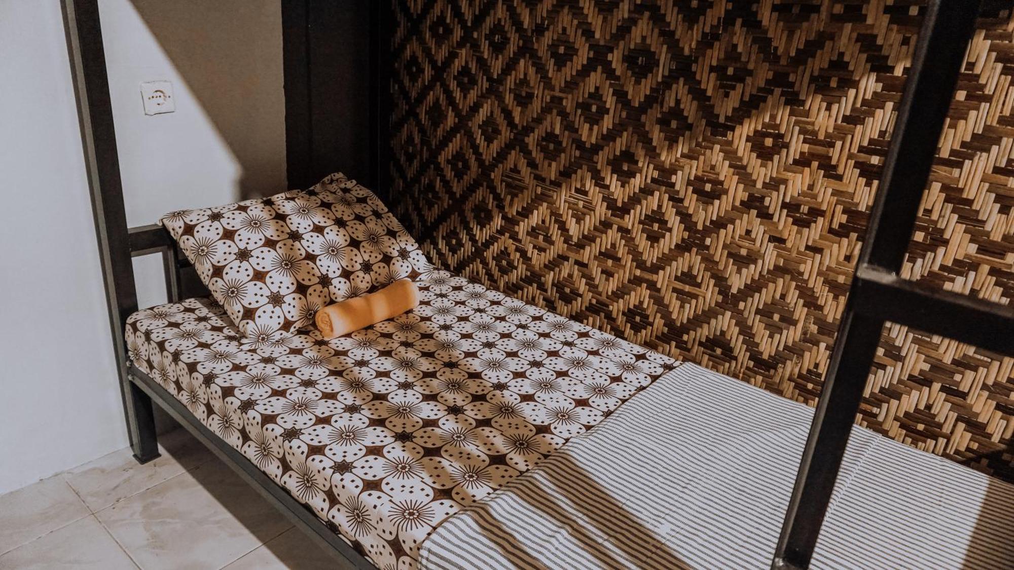 Glory Homestay Yogyakarta Exterior photo